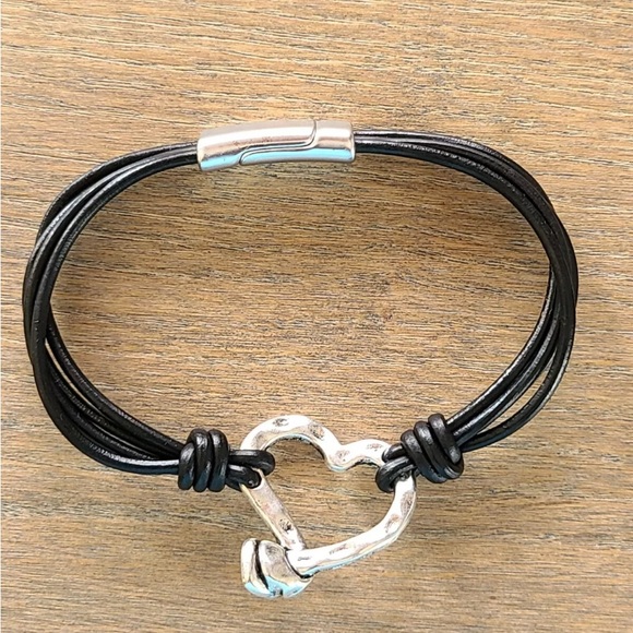 HAMMERED HEART • Boho Bracelet • Silver Plates with black leather - Picture 8 of 12